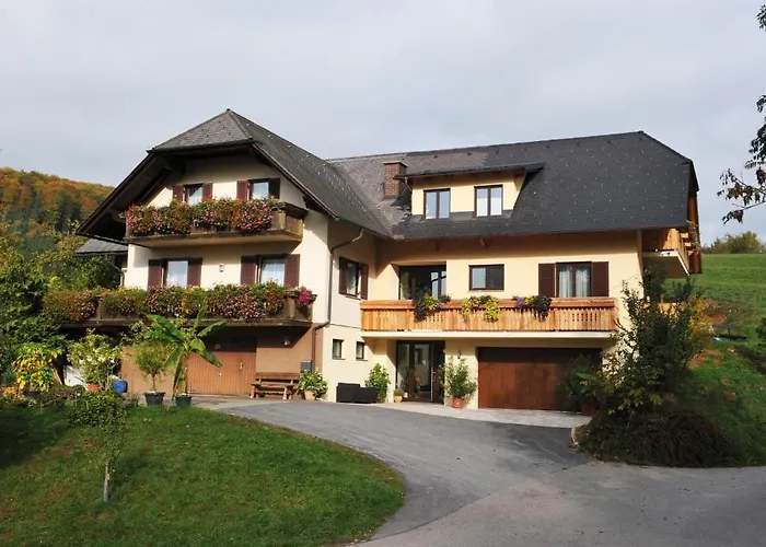 Affittacamere - Gaestehaus Schusterbauer 3*